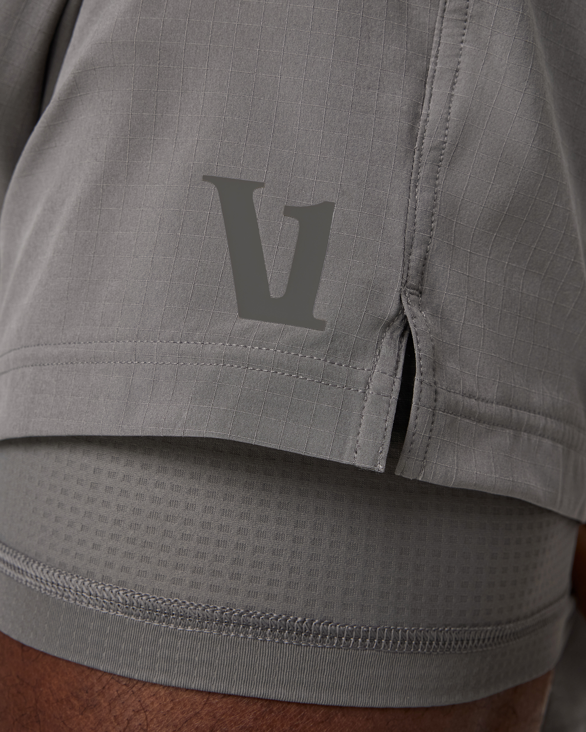 Vuori HardKore Short Lined 7" | Smoke