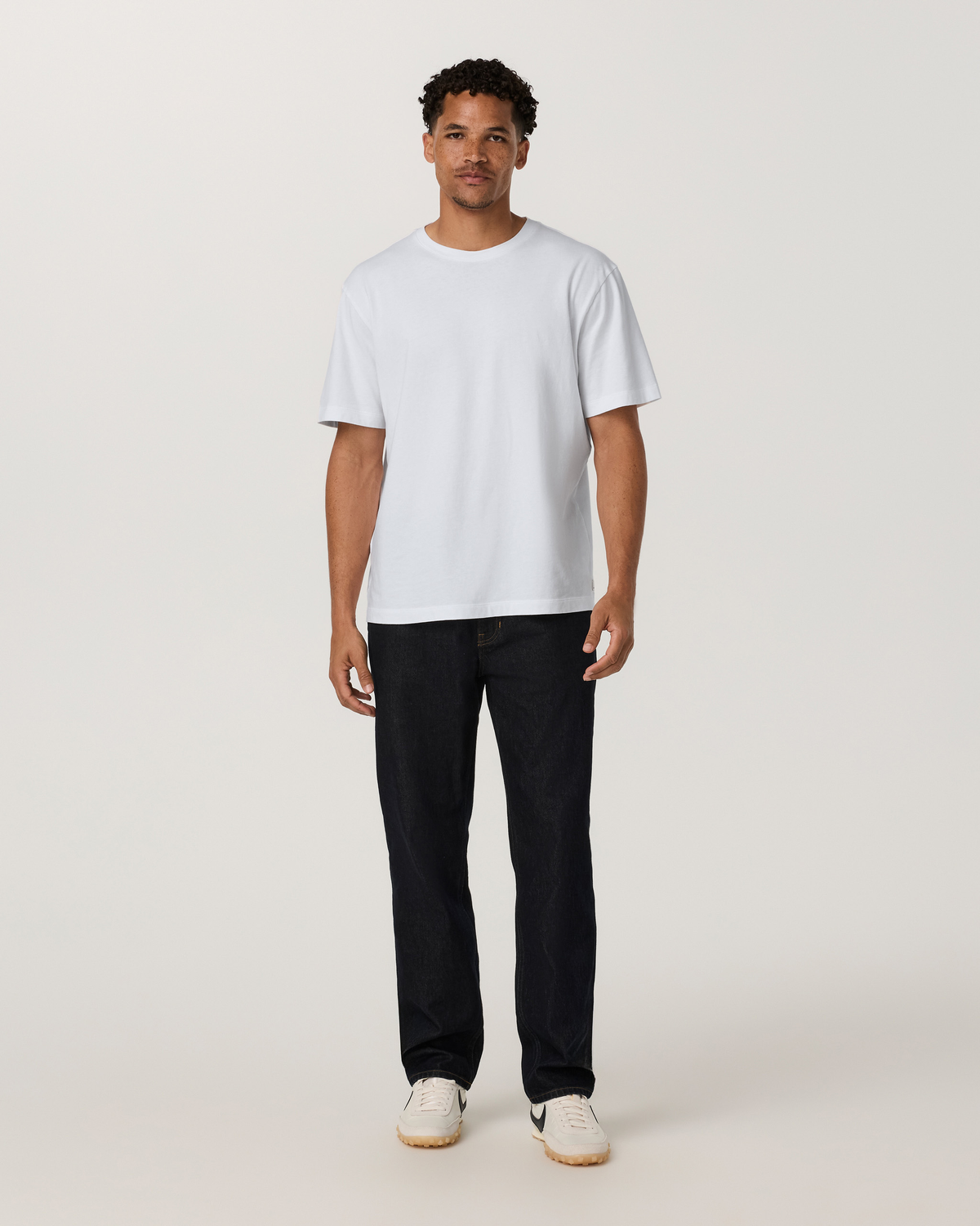 Vuori Vintage Jean Classic Fit 32" | Comet Rinse Denim