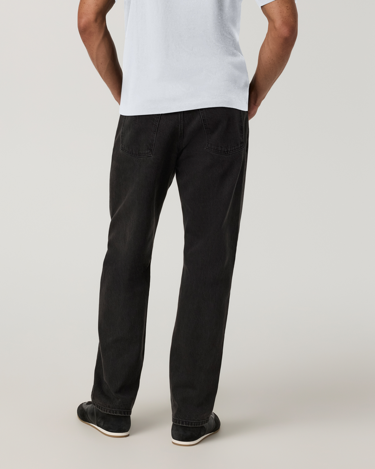Vuori Vintage Jean Relaxed Fit 32" | Black Wash Denim