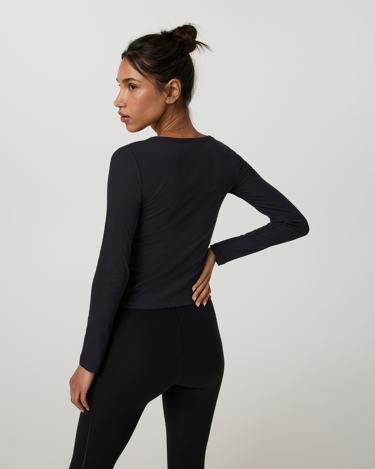Long Sleeve Pose Subtle Scoop | Solid Black