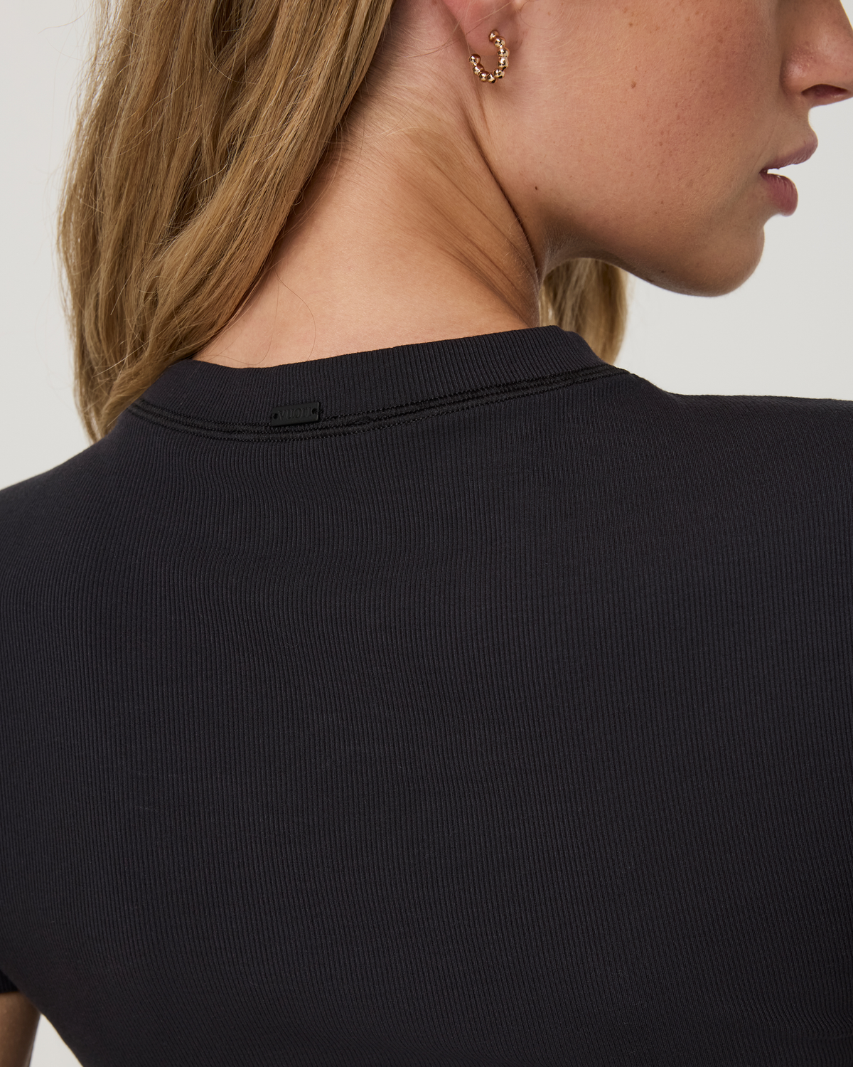 Pose Fitted Tee Long | Black