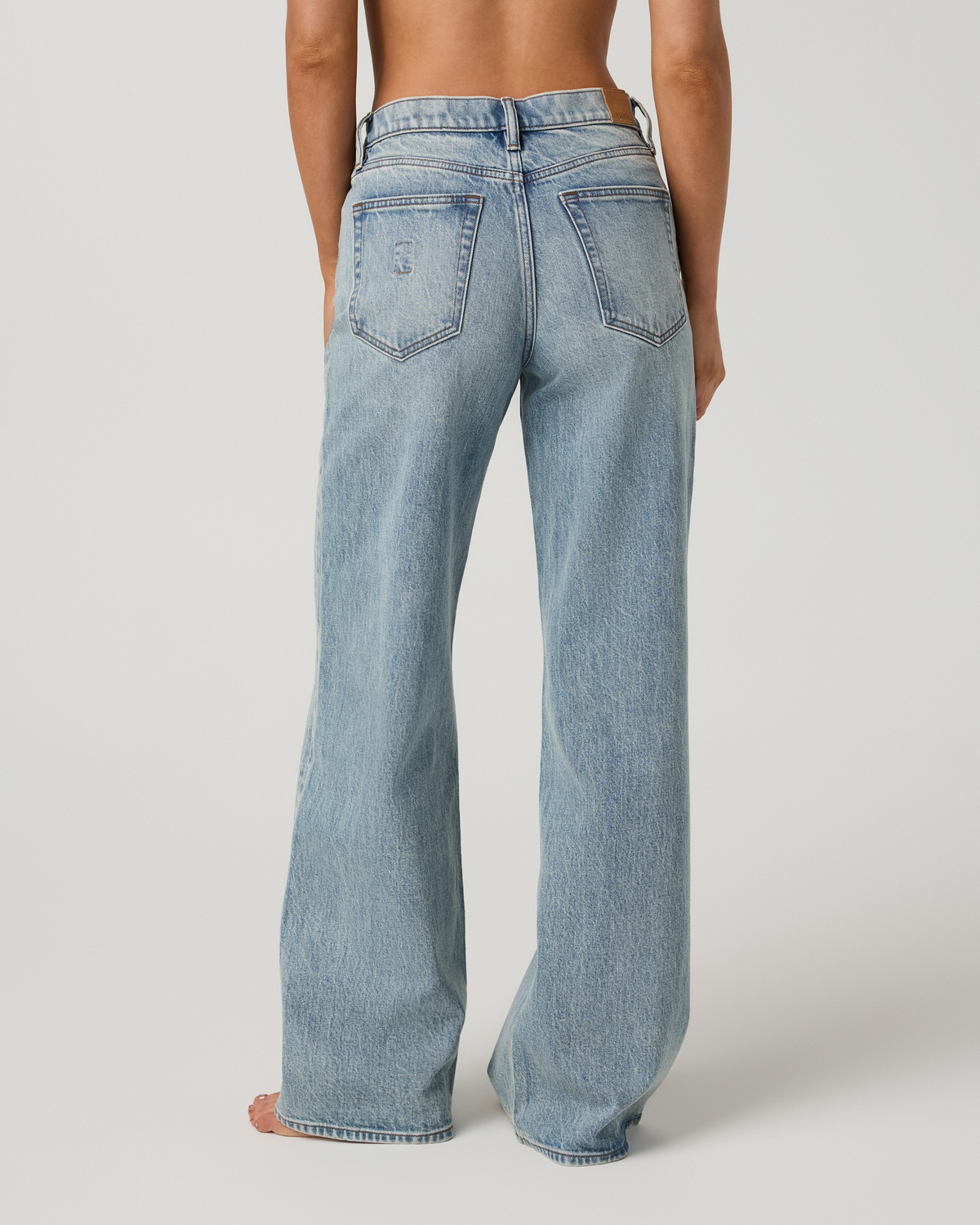 Women's Vuori Vintage Wideleg Jean 30" | Light Wash Indigo Denim