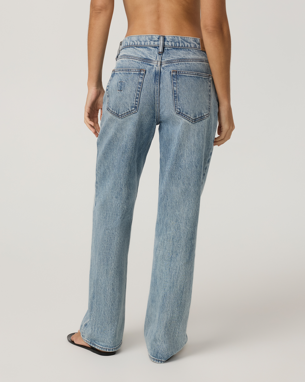 Women's Vuori Vintage Straight Leg Jean 30" | Light Wash Indigo Denim